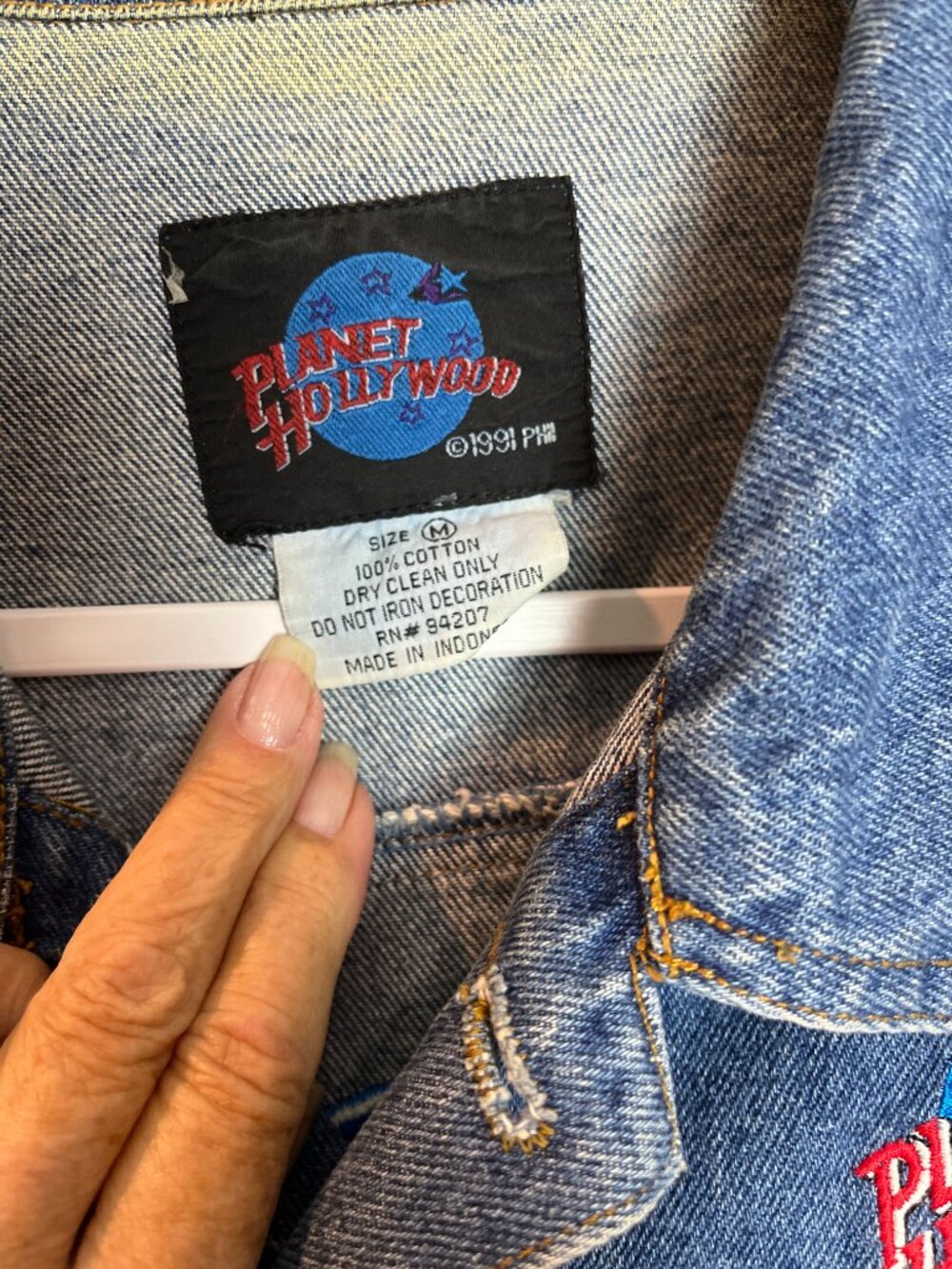 Vintage Planet Hollywood embroidered Jean Jacket Size M - Picture 2 of 8